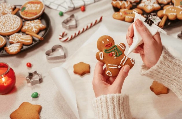 NYC: Gingerbread Cookie Decorating (BYOB)